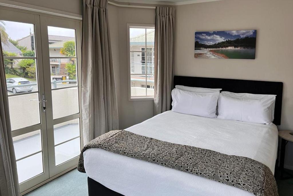 Silver Fern Rotorua Suites & Spa Dış mekan fotoğraf A typical room at the hotel