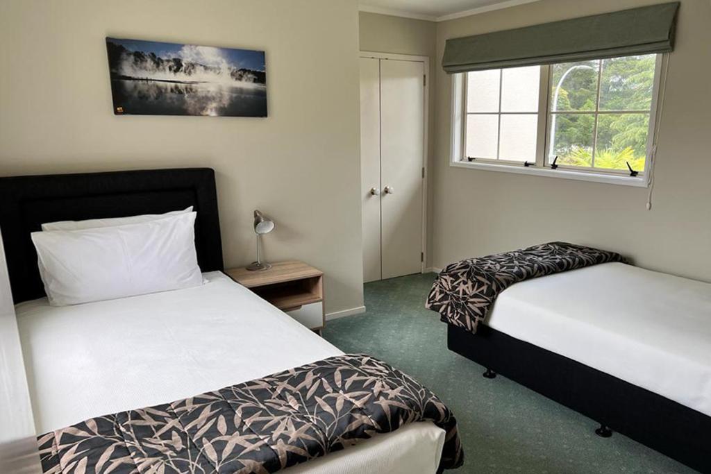 Silver Fern Rotorua Suites & Spa Dış mekan fotoğraf A bedroom at the hotel