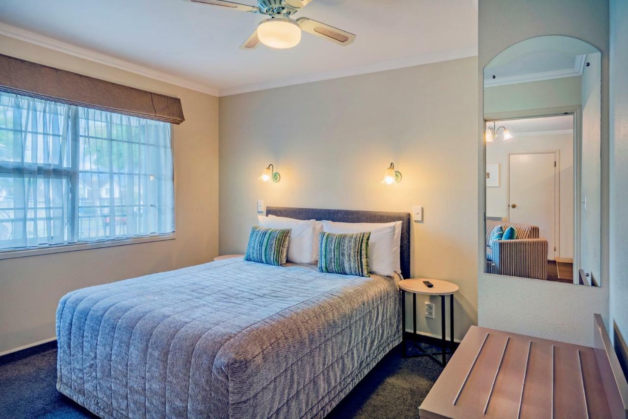 Silver Fern Rotorua Suites & Spa Dış mekan fotoğraf A bedroom at the hotel