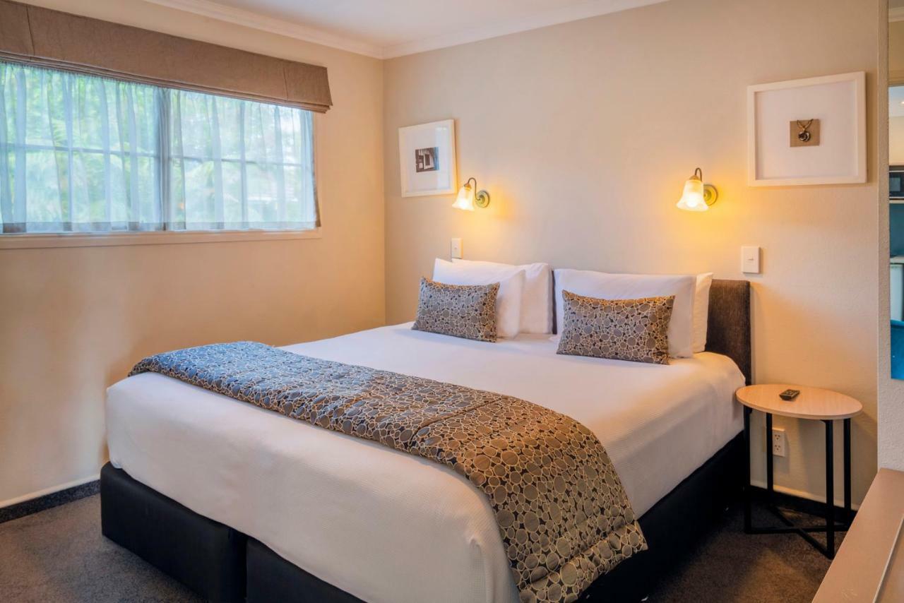 Silver Fern Rotorua Suites & Spa Dış mekan fotoğraf A bedroom at the hotel