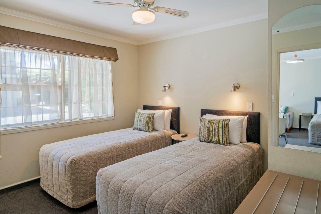 Silver Fern Rotorua Suites & Spa Dış mekan fotoğraf A typical bedroom at the hotel