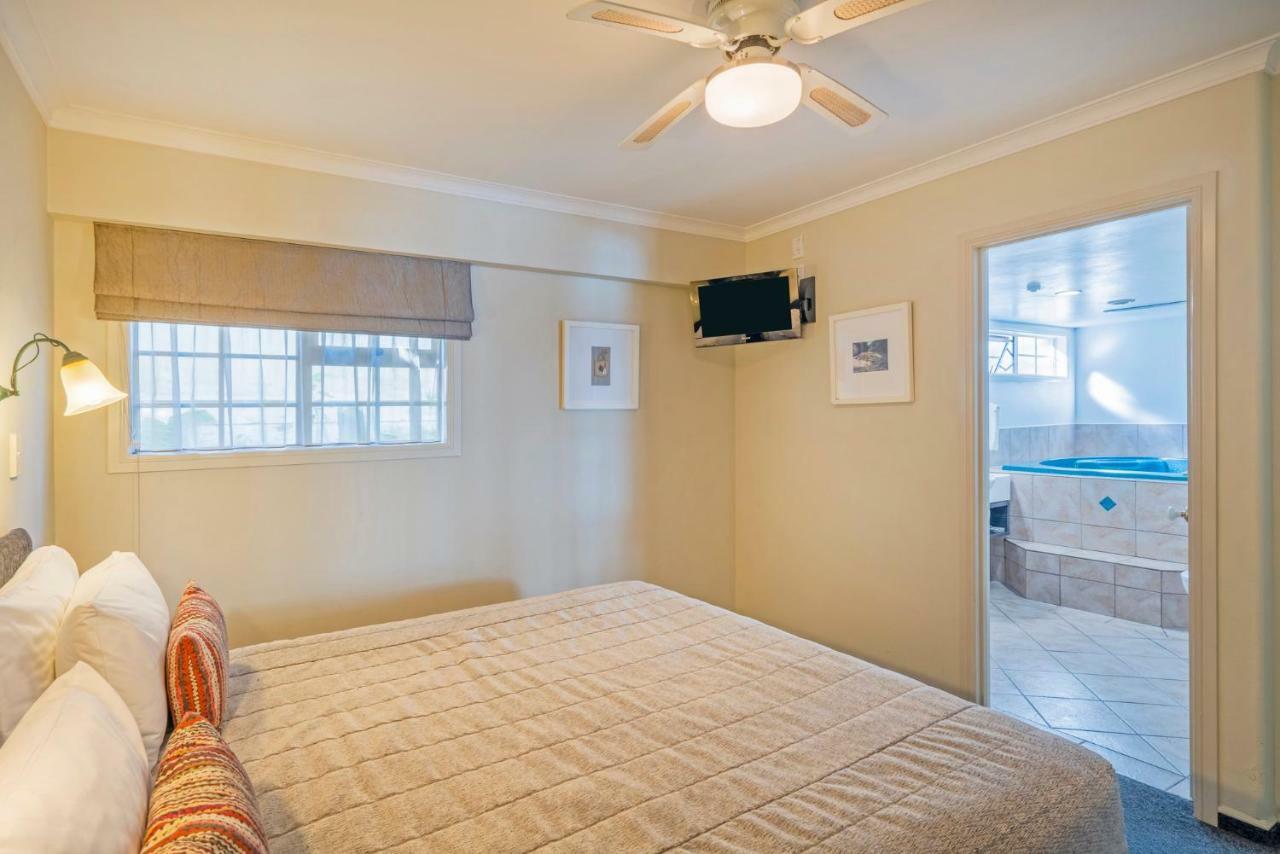 Silver Fern Rotorua Suites & Spa Dış mekan fotoğraf A bedroom at the hotel