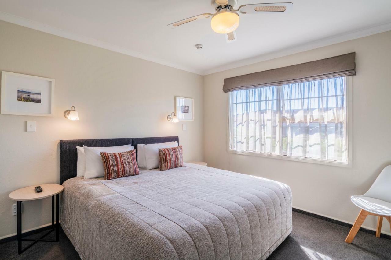 Silver Fern Rotorua Suites & Spa Dış mekan fotoğraf A bedroom at the hotel