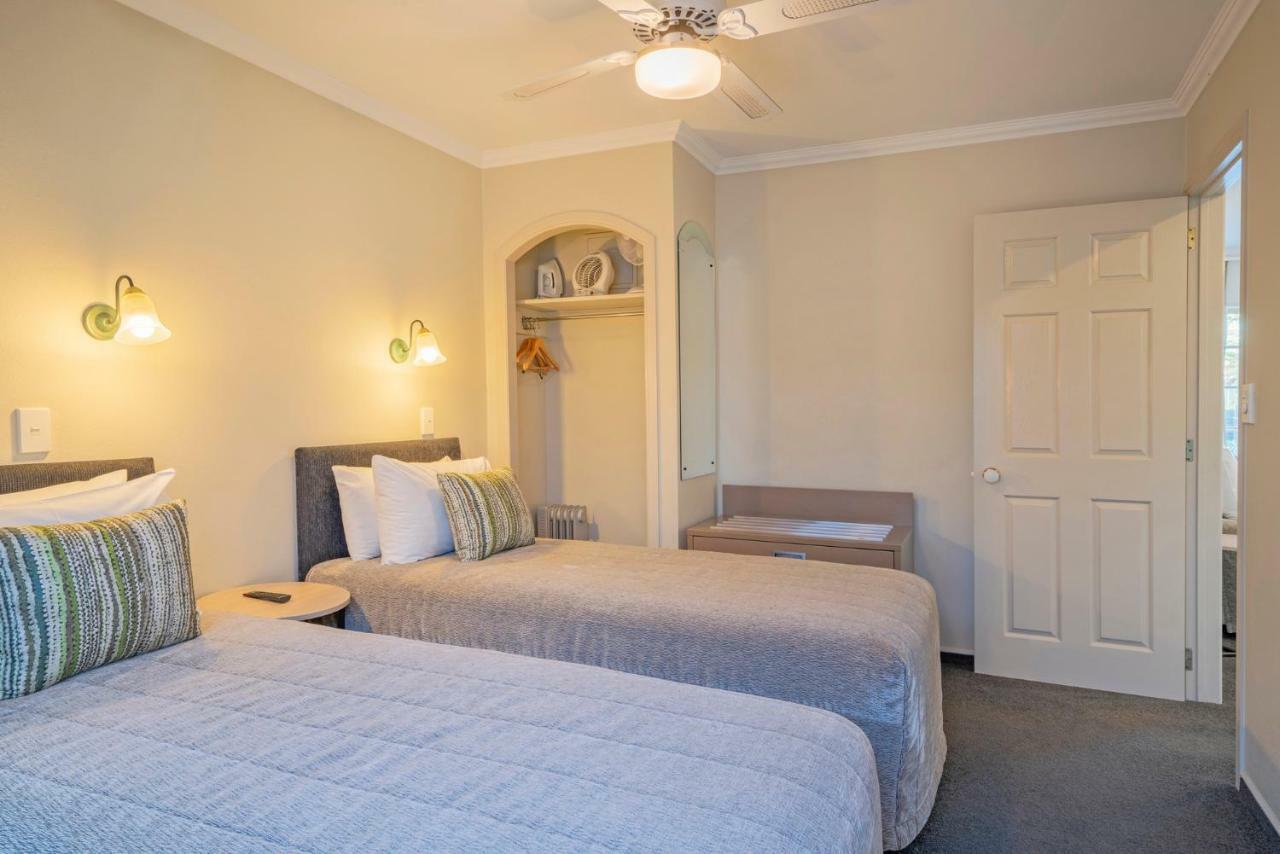 Silver Fern Rotorua Suites & Spa Dış mekan fotoğraf A bedroom at the hotel