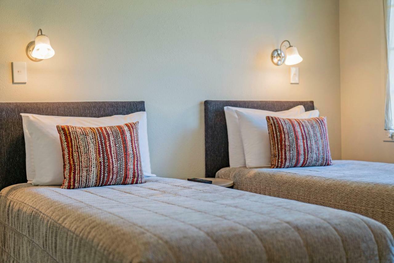 Silver Fern Rotorua Suites & Spa Dış mekan fotoğraf A bedroom at the hotel
